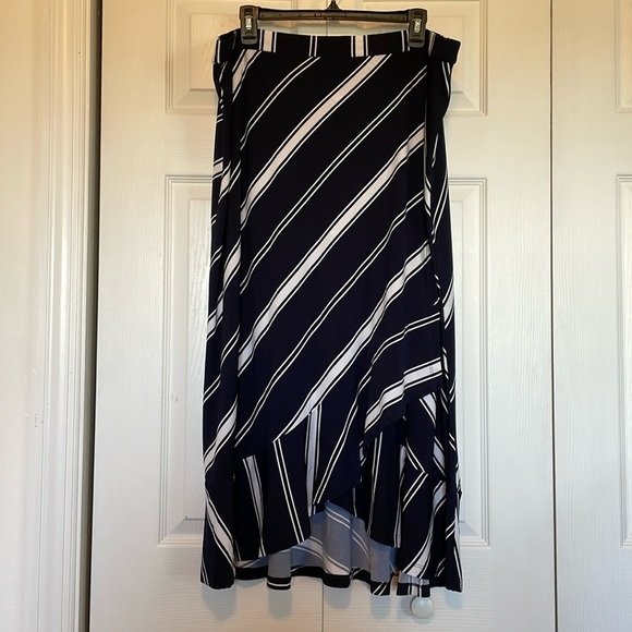 Women’s Susan Graver XL skirt Navywhite diagonal stripe ruffle flowy lightweight - Picture 1 of 8